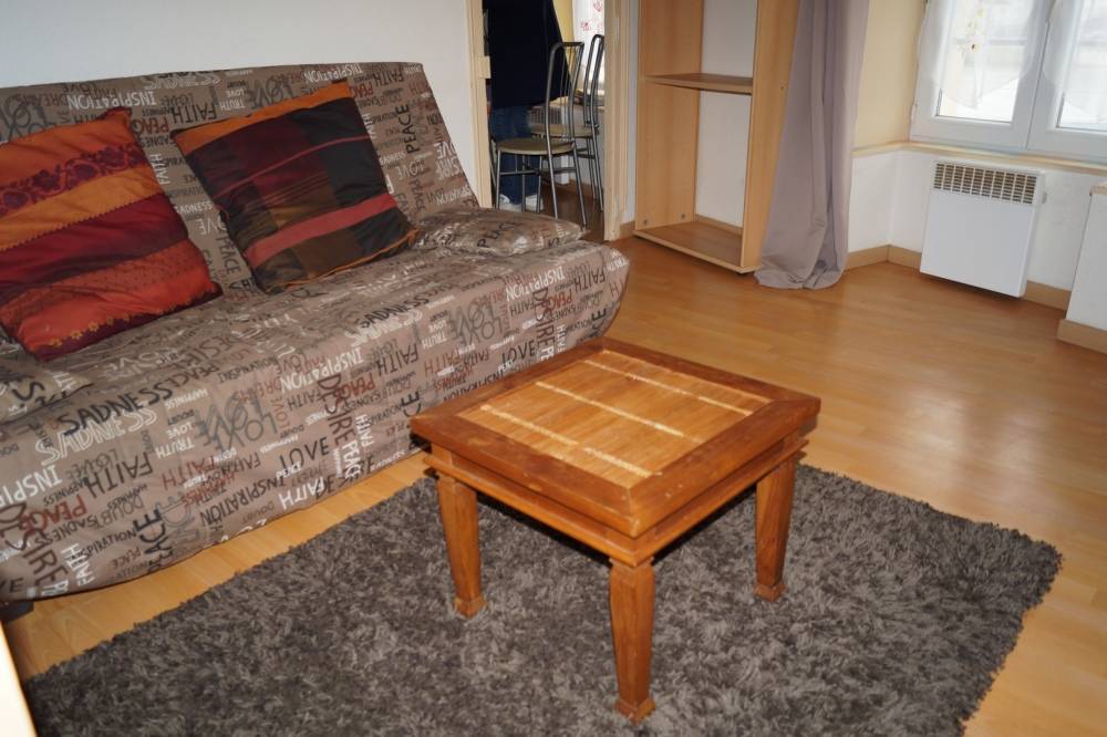 Appartement-1-piece-piece-de-vie